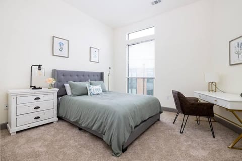 Beltline Apartment by Ponce City Market-Pool & Gym Apartment in Poncey-Highland