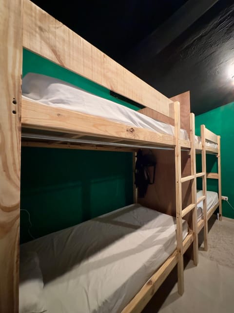 Bedroom, bunk bed