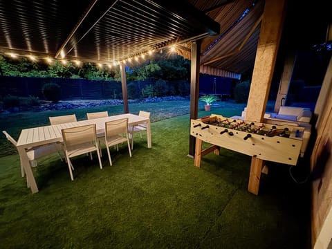 Patio, Garden, Dining area, Garden view