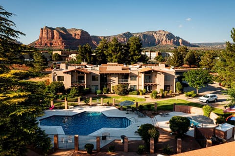 Sedona Casa Oak Creek community clubhouse, pool, hot tub, tennis & balcony with views! House in Village of Oak Creek