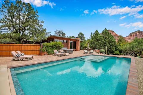 Sedona Cathedral Oasis Red Rock Views Inside & Out, Salt Water Pool and Hot Tub House in Sedona