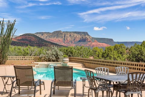 Sedona Chimney Rock Trail House Views, Private with Outdoor Dining, Pool, Fire Pit, Near Hiking! House in Sedona