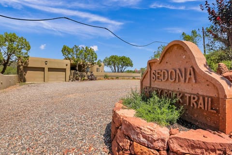 Sedona Chimney Rock Trail House Views, Private with Outdoor Dining, Pool, Fire Pit, Near Hiking! House in Sedona