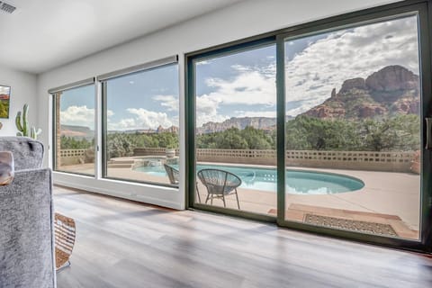 Sedona Chimney Rock Trail House & Casita, Views, Outdoor Dining, Pool, Fire Pit-Near Hiking! House in Sedona