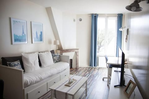 Joli Studio Place Notre Dame Apartment in Pontoise