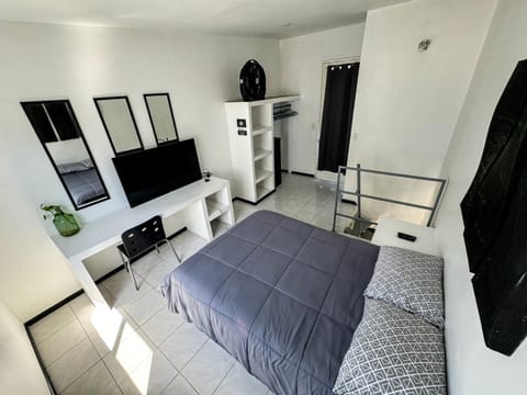 Bed, Photo of the whole room, Bedroom, air conditioner