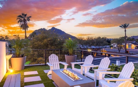 Old Town Scottsdale Luxury Villa - Heated Pool, Spa, Rooftop Deck, Sauna, Speakeasy House in Scottsdale