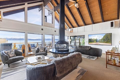 Towering Pines Lakefront - 3 BR w Hot Tub & Buoy House in Tahoe City