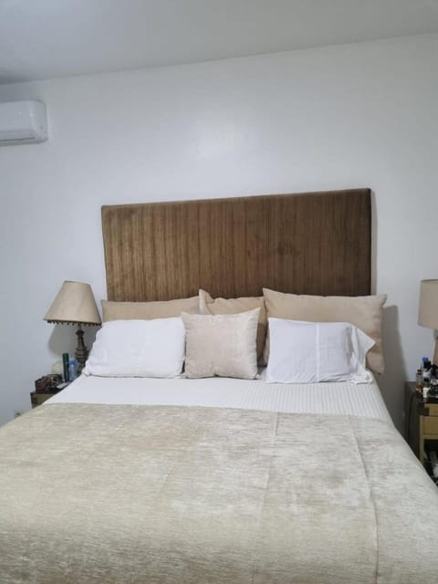 Bed, Photo of the whole room, air conditioner