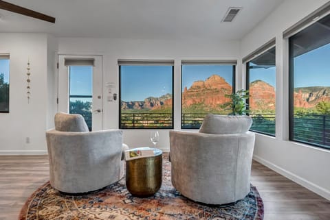 Sedona Red Rock Skyline- Red Rock Views, Near Hiking, Dining & Shopping! House in Sedona