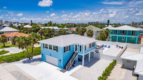 Oceanview Retreat/Perfect for Groups/Heated Pool House in Estero Island