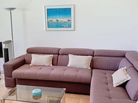 Joli T3 climatisé avec Piscine, Tennis, Jeux de Boules et Parking, à 2 pas de la Plage - FR-1-610-100 Apartment in Le Lavandou