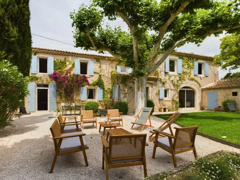 Mas Rénové à Mouriès avec Piscine, 4 Chambres et Jardin Provençal - FR-1-599-103 House in Arles