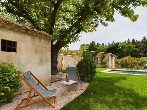 Mas Rénové à Mouriès avec Piscine, 4 Chambres et Jardin Provençal - FR-1-599-103 House in Arles