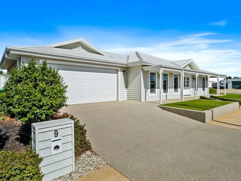 Hampton Retreat House in Yarrawonga