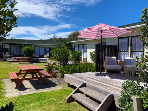 Property building, Spring, Day, Summer, Garden, Balcony/Terrace, Dining area, Garden view, Garden view, Inner courtyard view