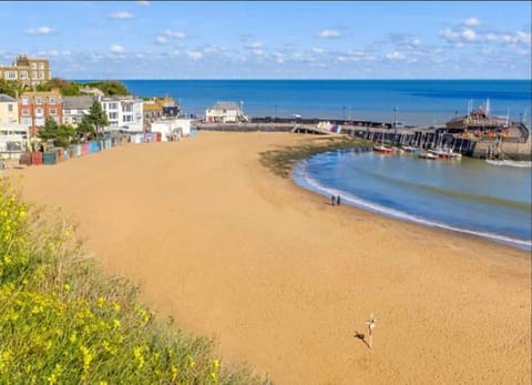 Apartment 3, Broadstairs Apartment in Broadstairs