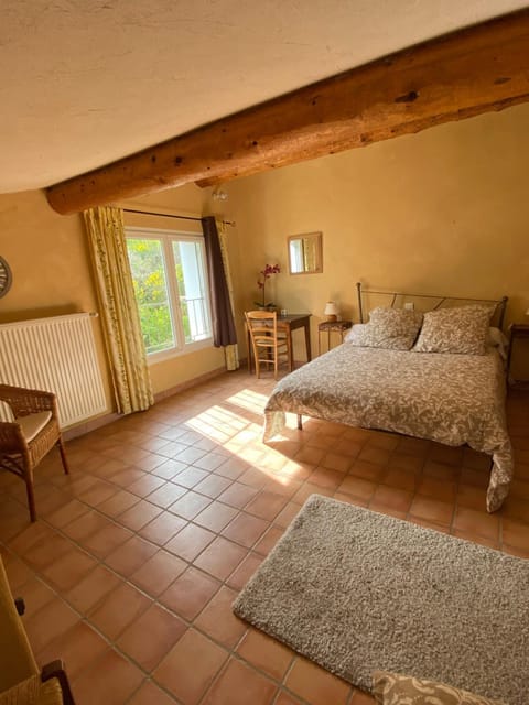 Gites de la Crose - B&B suite - 47 m2 - pool, terraces, view Bed and Breakfast in Valréas