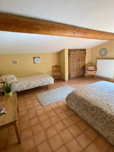 Gites de la Crose - B&B suite - 47 m2 - pool, terraces, view Bed and Breakfast in Valréas