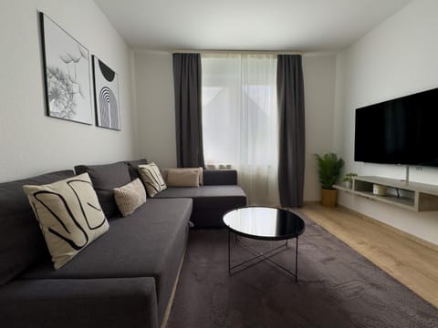 Communal lounge/ TV room, TV and multimedia, Living room, Seating area, Evening entertainment