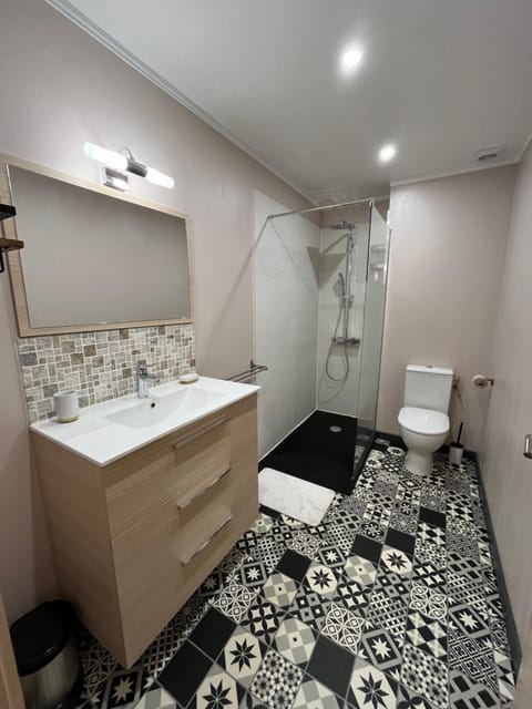 Shower, Toilet, Bathroom