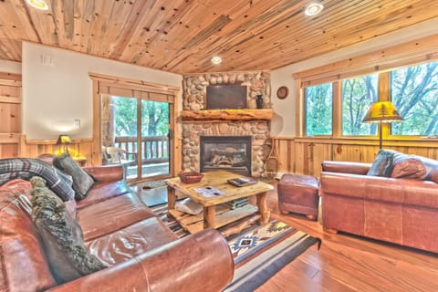 Resort Side Mountain Cabin, Close to Shuttle & Outdoor Recreation! Park City TimberWolf House in Snyderville