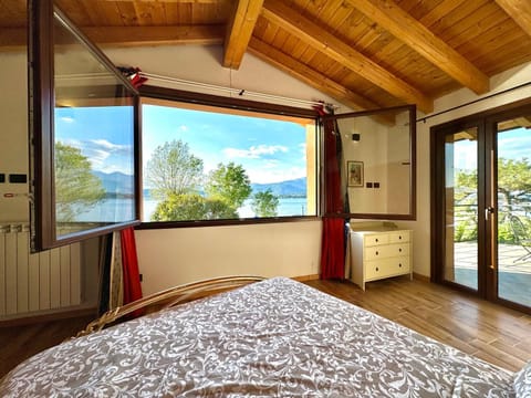 Natural landscape, Bedroom, Lake view, Mountain view