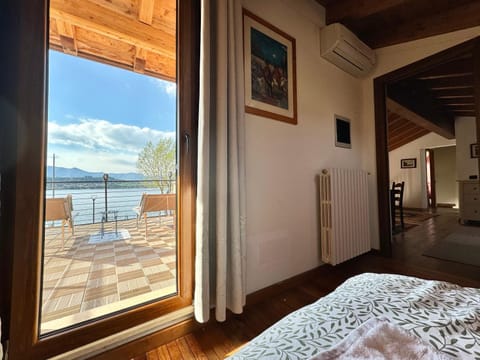 Balcony/Terrace, Bedroom, Lake view