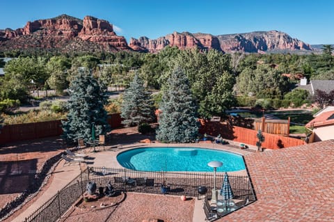 Sedona Eagles Nest Pool and Rest- Views and Pet Friendly! House in Village of Oak Creek