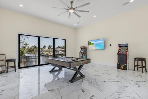LUXURY - Close to Beach! - Pool Table, Heated Pool & Spa - Serenity Oasis - Roelens Haus in Cape Coral