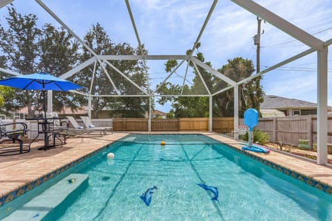 Delightful! Tranquility, Heated Saltwater Pool -Villa Deep Blue Haven - Roelens Maison in Cape Coral