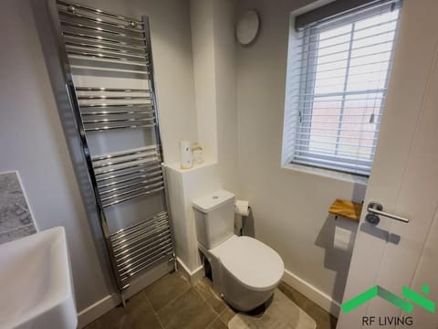 Private Room Private Bathroom in New Waltham House in Grimsby