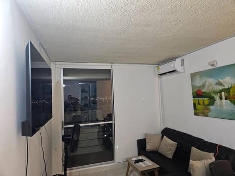 TV and multimedia, Seating area, Evening entertainment, air conditioner