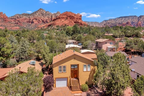 Stunning Backdrop Red Rock Views in an Ideal Location! Sedona Sanborn Retreat House in Sedona