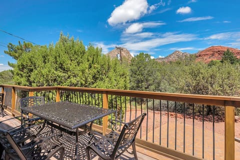 Stunning Backdrop Red Rock Views in an Ideal Location! Sedona Sanborn Retreat House in Sedona