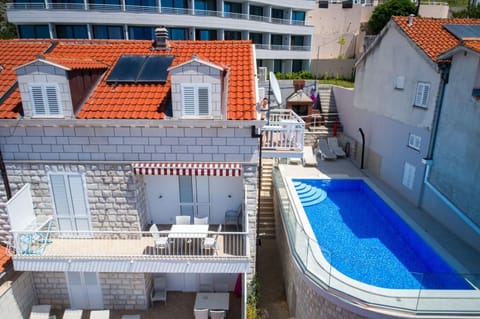 Property building, Bird's eye view, Pool view, Swimming pool, Swimming pool