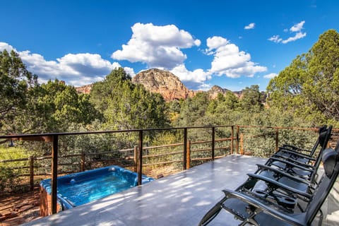 Luxury Home with Amazing Views, Spacious Yard, Hot Tub & Amenities! Sedona Zen House House in Sedona