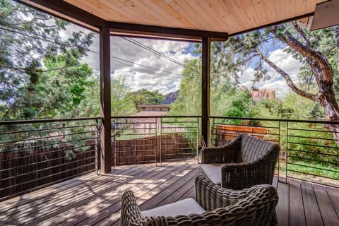 Sedona Vortex Vista, Chef's Kitchen, Quiet, Deck With Views-Natural Spring Water Flows Into Home! House in Sedona