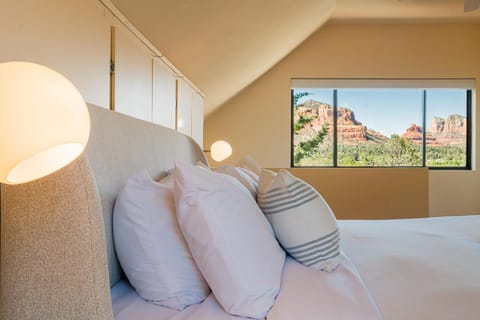 Sedona Village Cabin in Peaceful Neighborhood with Amazing Views! House in Village of Oak Creek