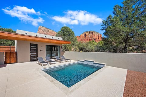 New Luxury Home with 3 Masters, Private Salt Water Play Pool and Amazing Views House in Sedona