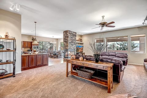 Sedona Skydance - Enjoy Private Yard, Hot Tub- Close to Hiking Trails! House in Sedona