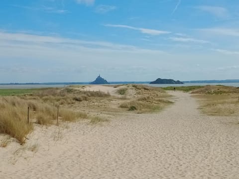 Gite Peronne en baie du Mont st Michel House in Jullouville