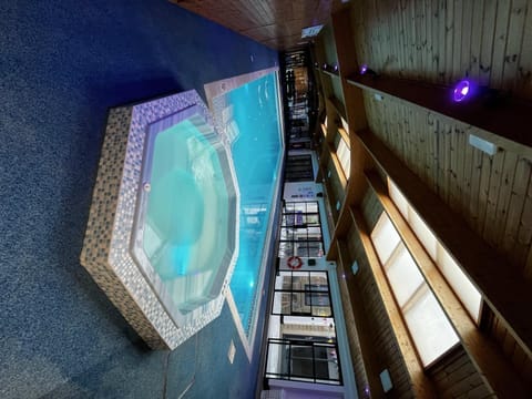 Stunning Annex Apartment pool steam room and Gym Condo in Dewsbury