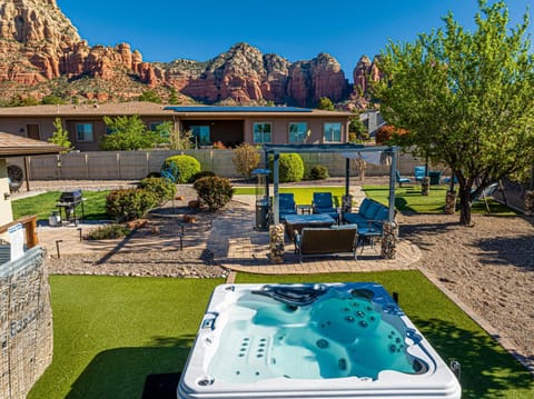 Remodeled with Private Pool and Hot Tub, Surrounded by Sedona Red Rocks! Sedona Splendor House in Sedona