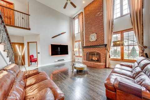 Modern Naperville Vacation Rental with Home Theater! House in Naperville