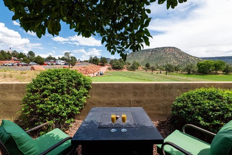 Sedona Hangout On The Green-Game Room & Outdoor Lounging, Hot Tub & Golf Course Access! House in Village of Oak Creek