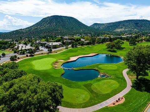 Sedona Hangout On The Green-Game Room & Outdoor Lounging, Hot Tub & Golf Course Access! House in Village of Oak Creek