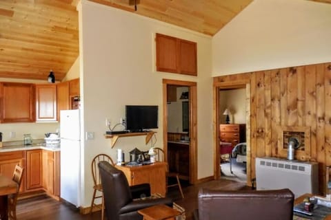 Knotty Pine White Pine - Lake Minocqua Maison in Minocqua Lake