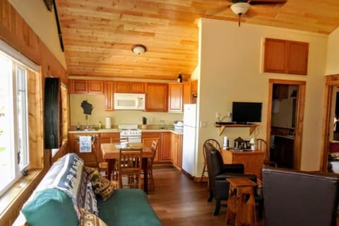 Knotty Pine White Pine - Lake Minocqua Casa in Minocqua Lake