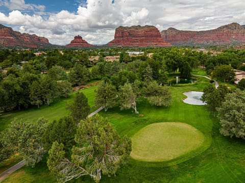 Sedona Healing Nest - Enjoy Mornings on the Patio, Gated Golf Community, Tennis, Pool & Hot Tub! Haus in Village of Oak Creek